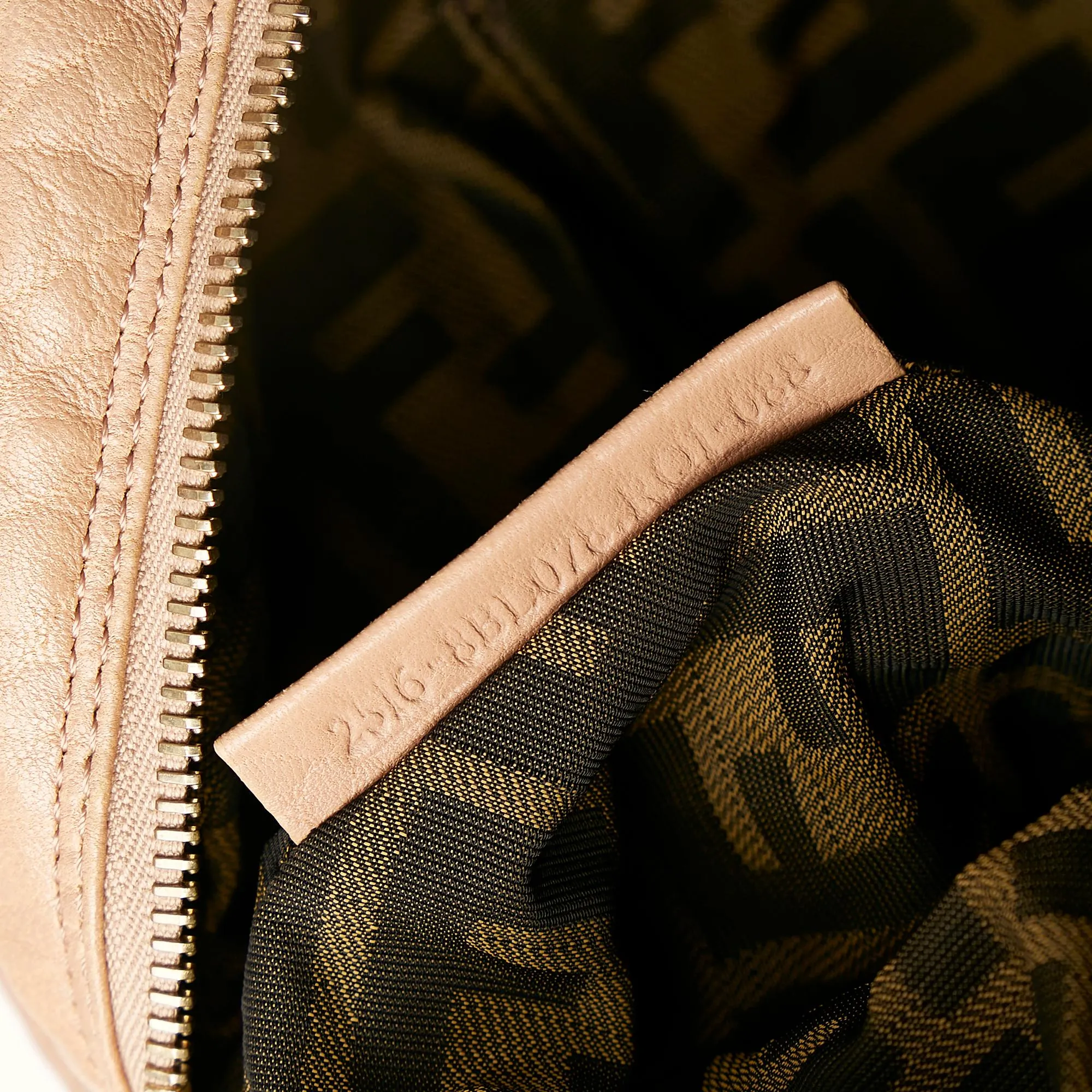 Fendi Spy Leather Handbag (SHG-25885)