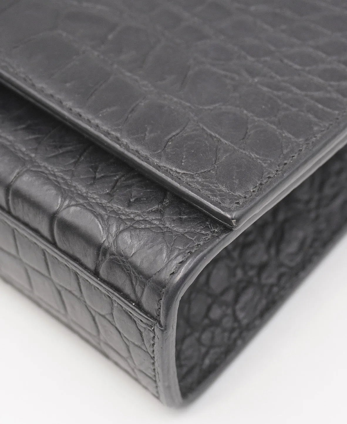 Medium Embossed Monogram Classic Kate Black