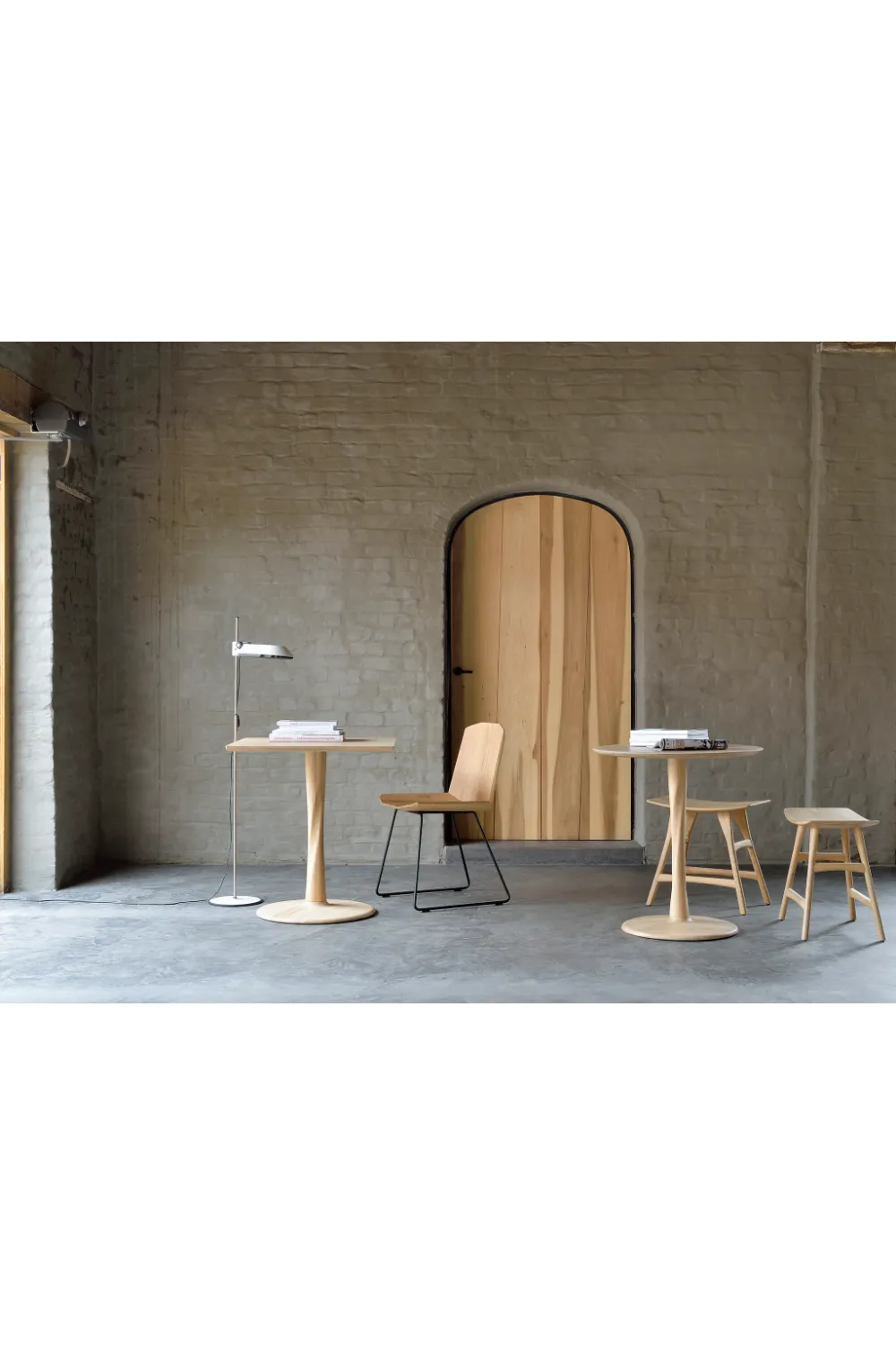 Pedestal Dining Table | Ethnicraft Torsion