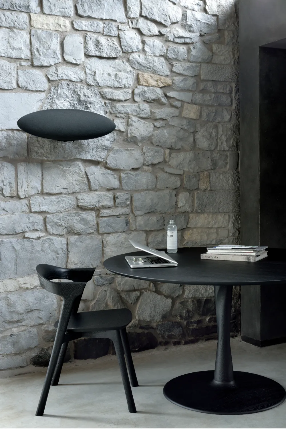 Pedestal Dining Table | Ethnicraft Torsion