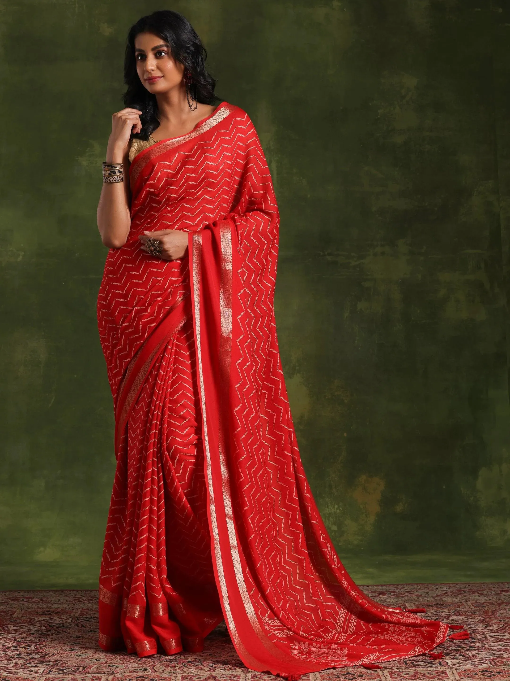 Red Printed Silk Blend Saree With Unstitched Blouse Piece