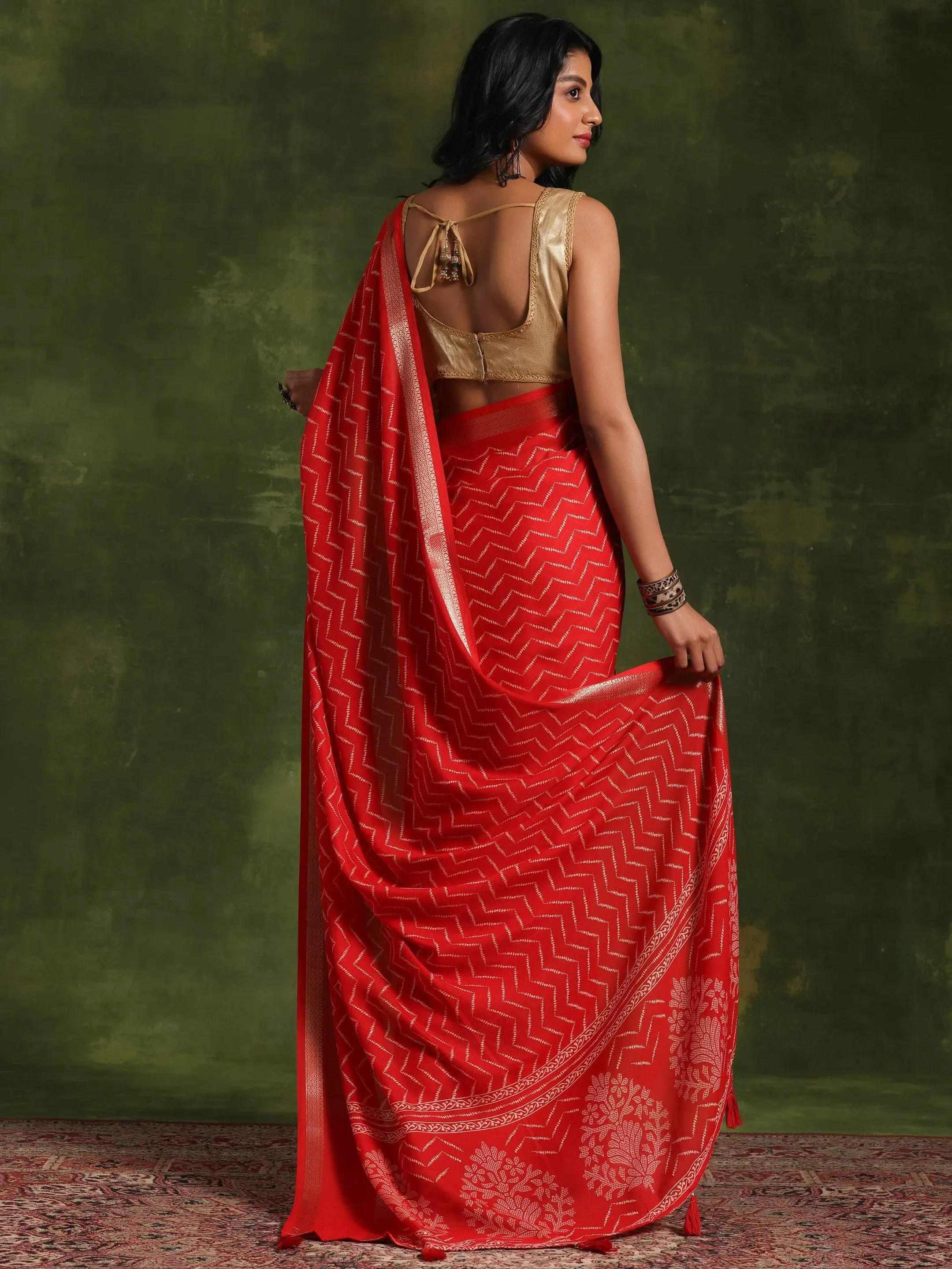 Red Printed Silk Blend Saree With Unstitched Blouse Piece