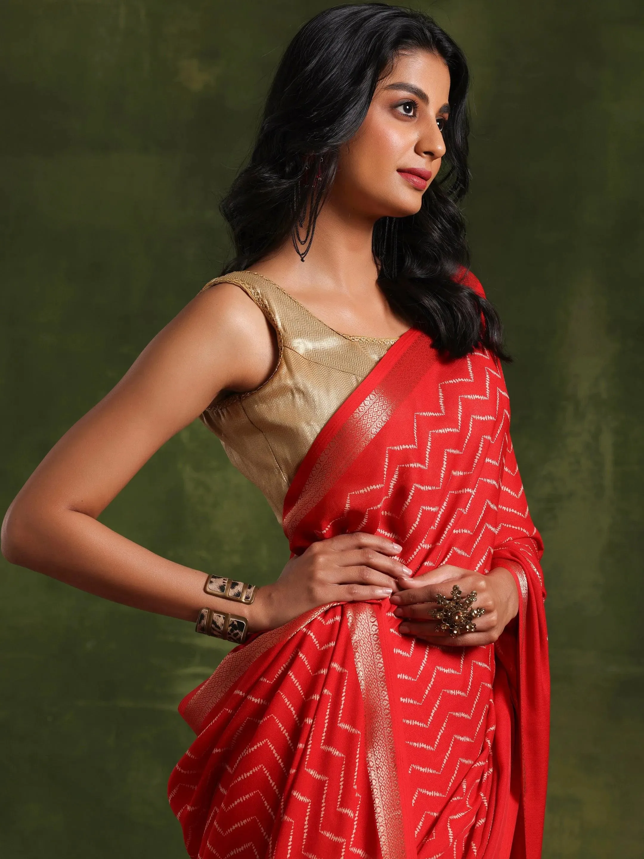 Red Printed Silk Blend Saree With Unstitched Blouse Piece