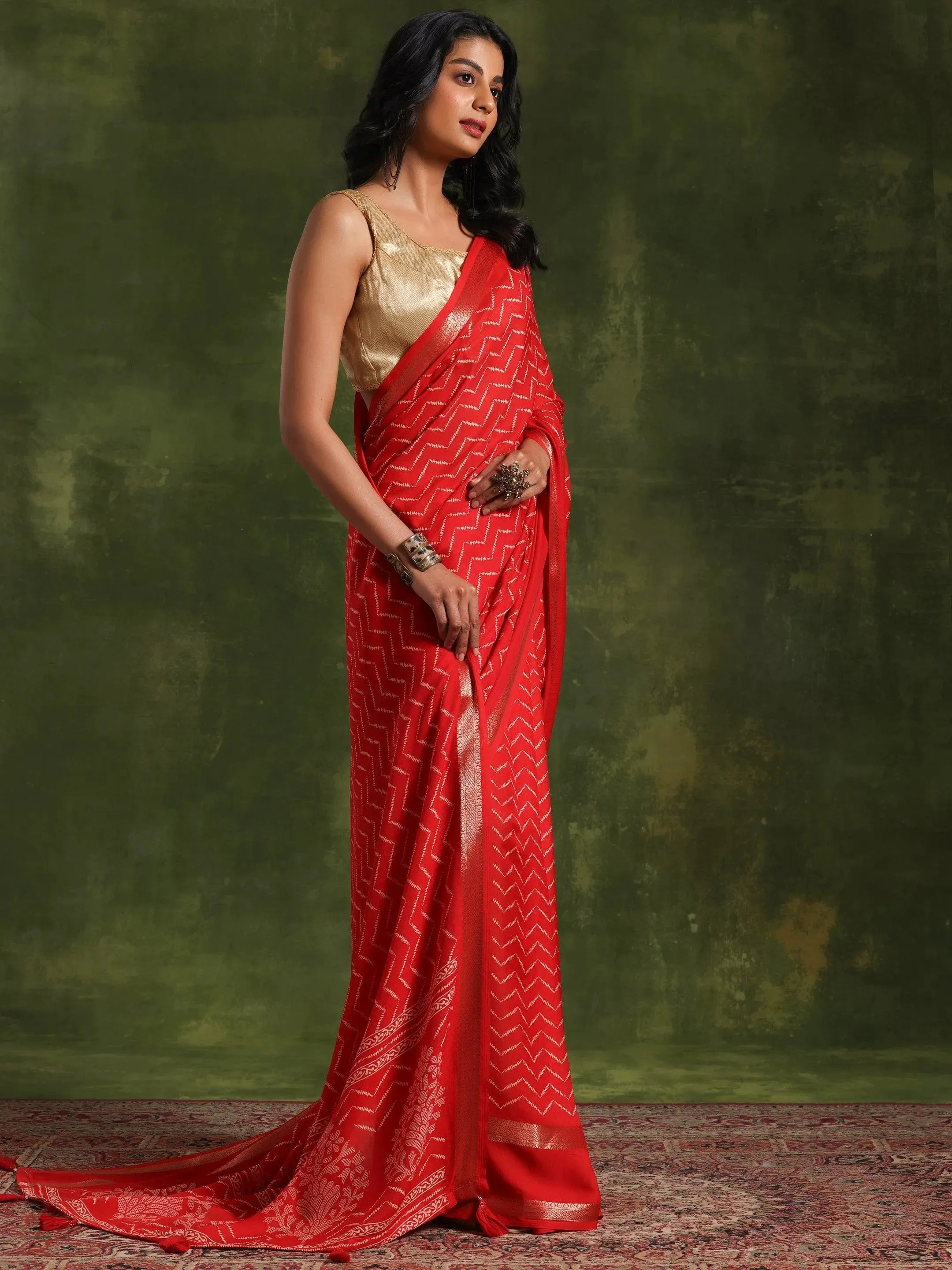 Red Printed Silk Blend Saree With Unstitched Blouse Piece